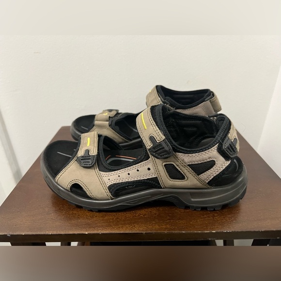 Ecco Men's Black and Tan Sandals - Picture 4 of 14